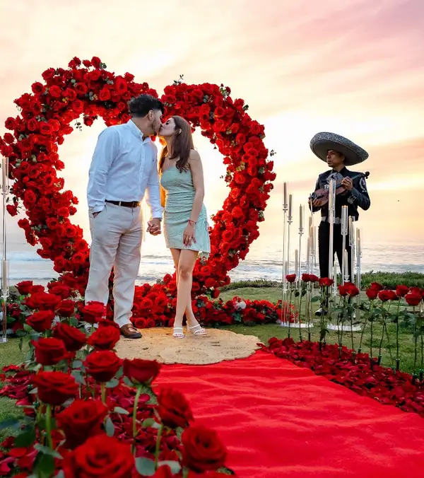 Picnic Memories Deluxe heart arch